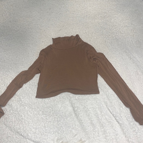 BROWN TURTLE NECK CROP TOP - Picture 1 of 2